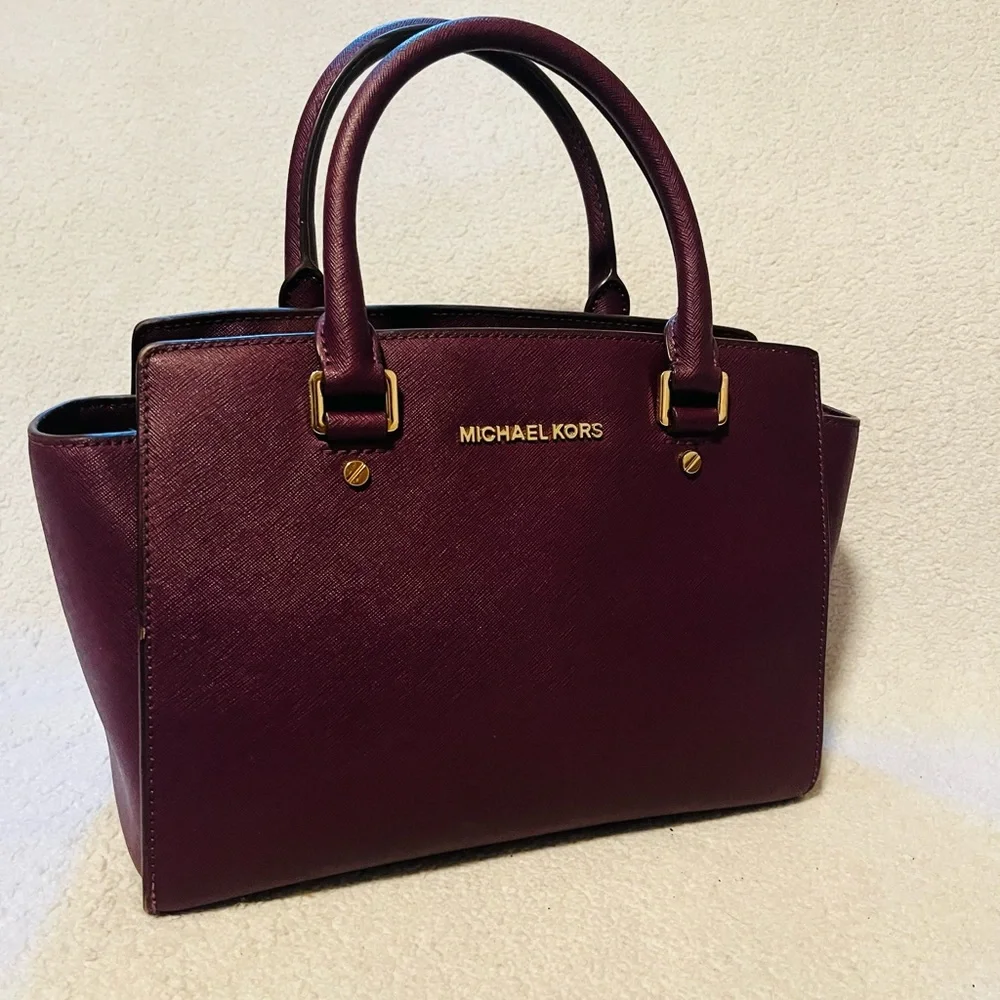 Michael Kors Selma Medium Saffiano Leather Satchel. - Picture 2 of 14